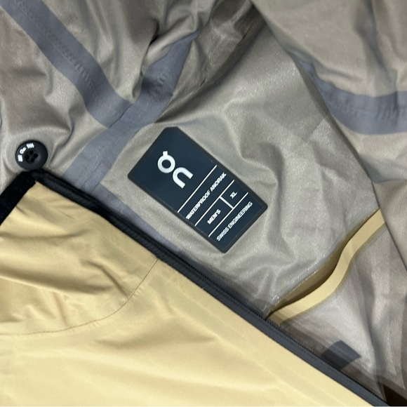 On Waterproof Anorak Men's XL NEW - Picture 5 of 7